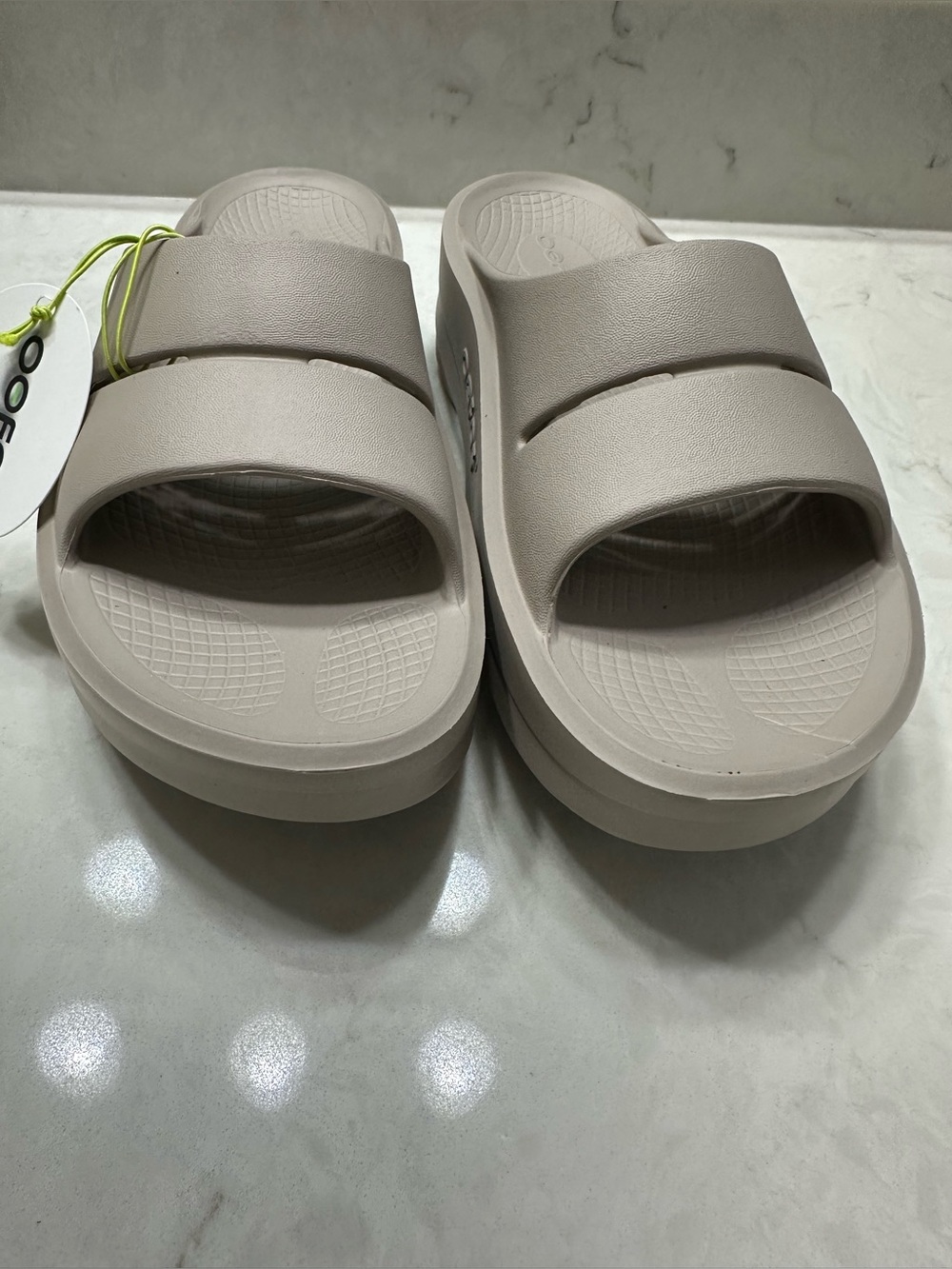 OOFOS Women's Beige Slide Sandals - Lightweight Comfort, NWT size 9 - Picture 7 of 8